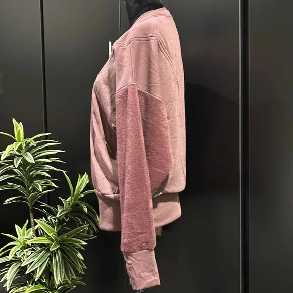 Tahari Sport Velvet soft sleeves & interior, crewneck, pullover, zip hip pockets - Picture 2 of 12